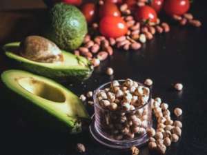 Healthy foods that are making you fat - avocado and nuts